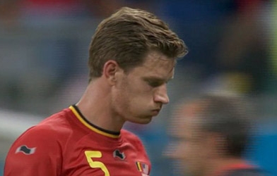 Di chuyển 12,3km suốt trận, sao ĐT Bỉ nôn thốc trên sân